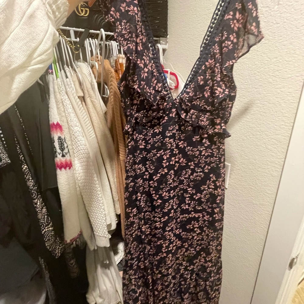 Gorgeous Lulus dress worn once for 4 hours